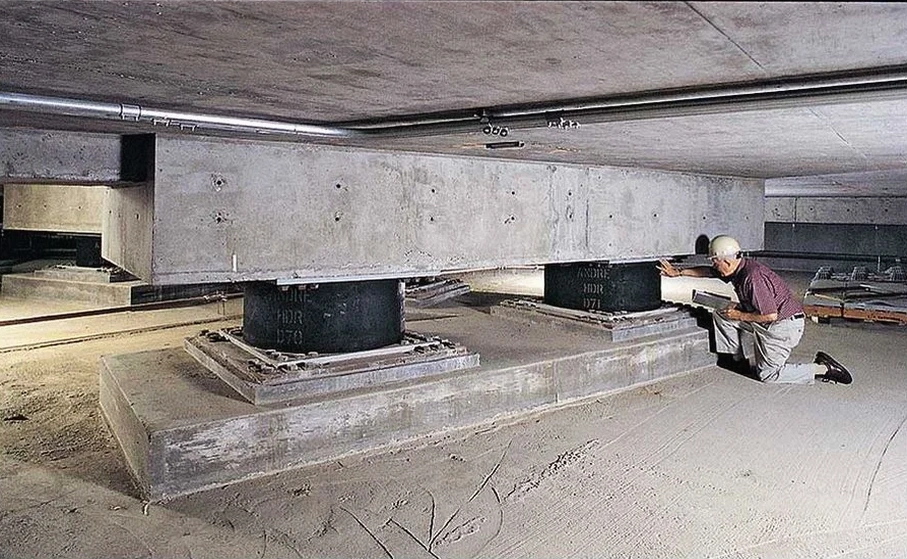 Diseño de Aislación Sísmica de Base en Iquique