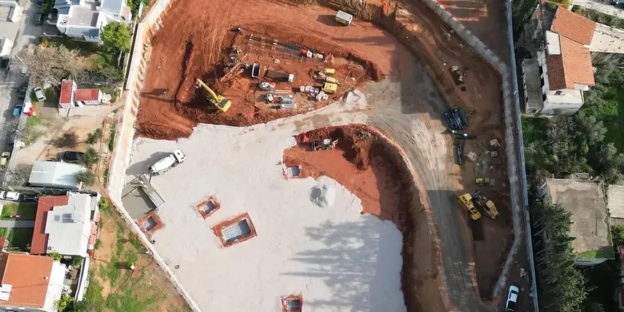 Diseño Geotécnico de Excavaciones Profundas en Iquique: Estabilidad en Suelos Salinos y Sísmicos